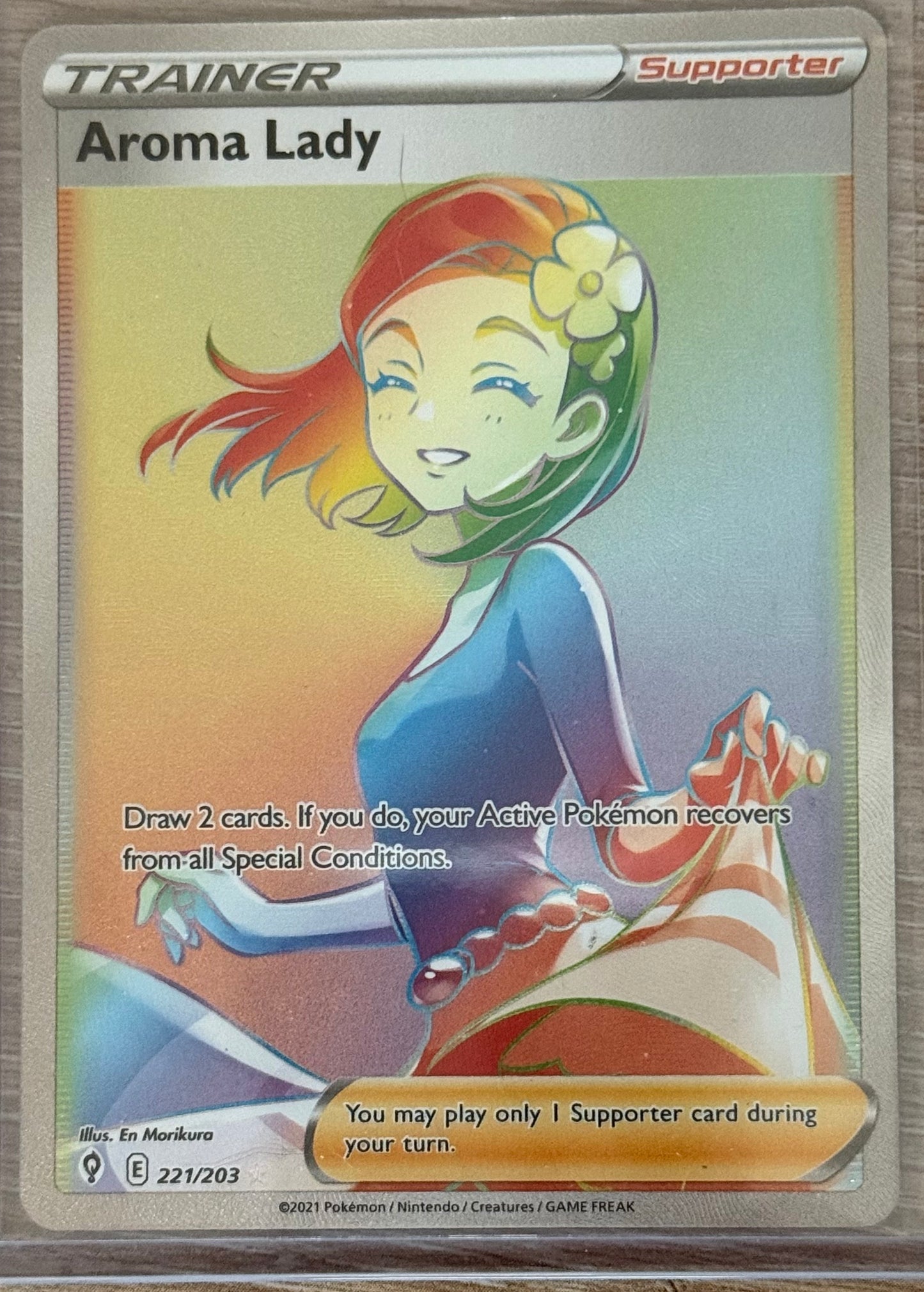 Near Mint - Trainer: Aroma Lady (Rainbow Rare) 221/203 - Sword & Shield: Evolving Skies